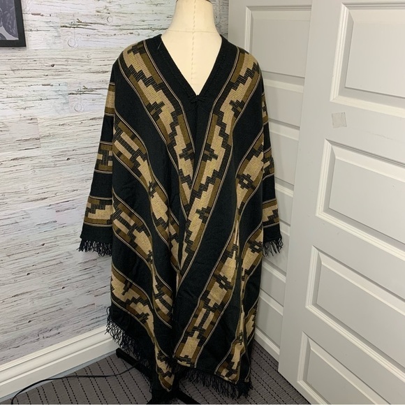 Woven Poncho Fringed Black Tan Free Size Outdoor Cover Southwestern Aztec Layer - Picture 6 of 9
